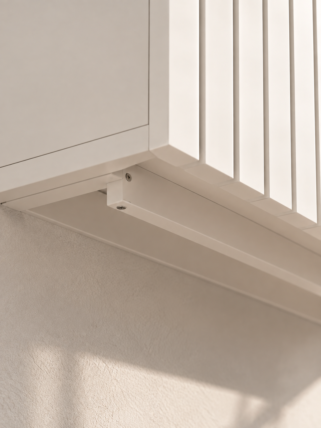 Meuble TV suspendu blanc cannelé 180 cm – vue 4